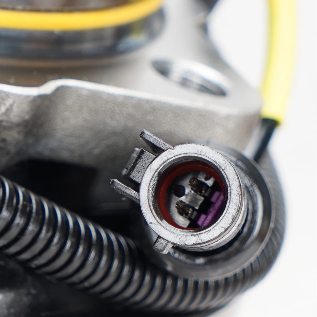 Hanhub 515083 Mol Roth Tosaigh agus Tionól Bearing comhoiriúnach le F-450 Super Duty F-550 Super Dleacht In ionad SP940202 BR930639 7C3Z1104E 6C3Z1104EA 10-lug